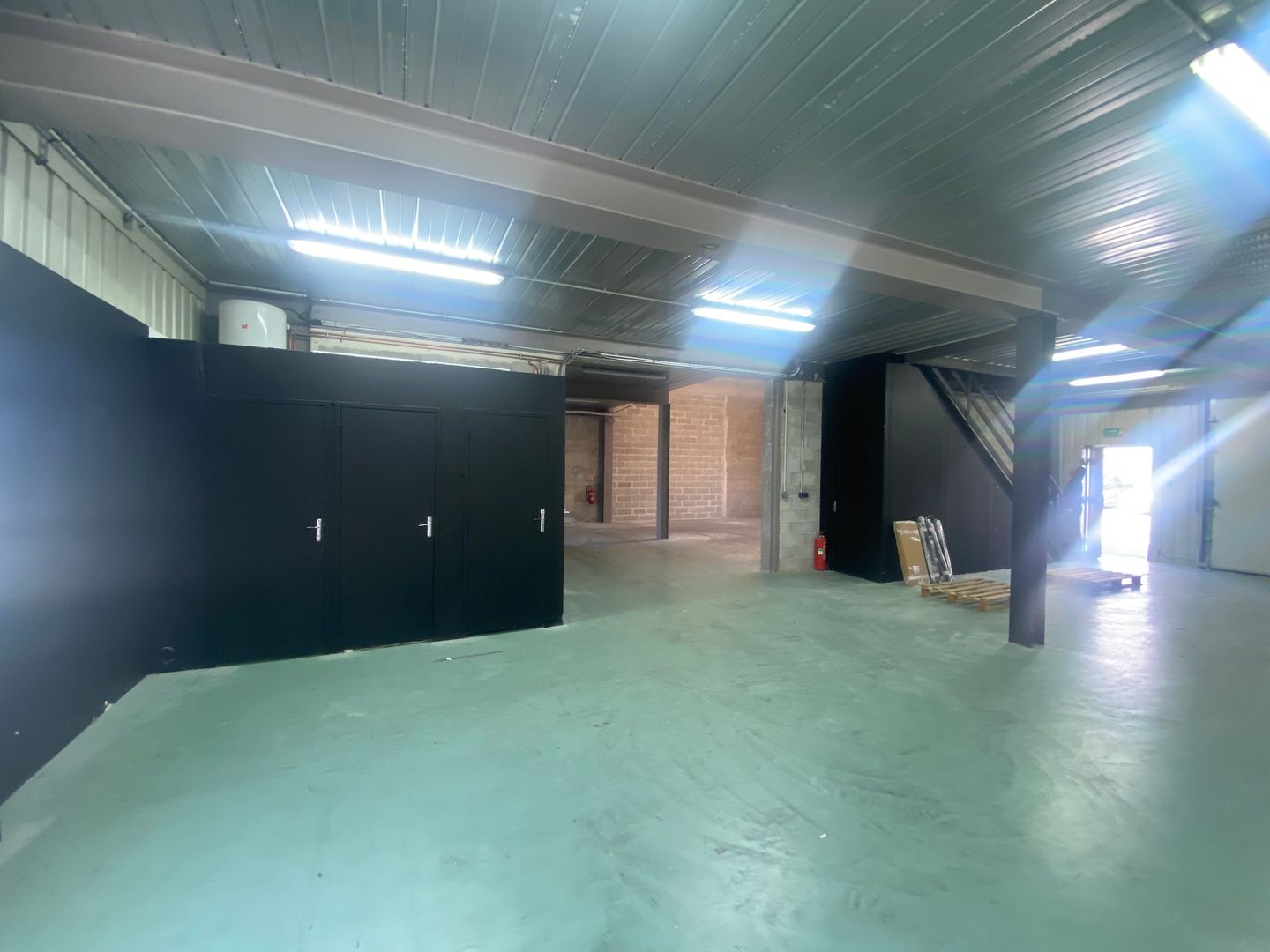 local d'activités de 247m², La Ciotat (Bouches-du-Rhône)