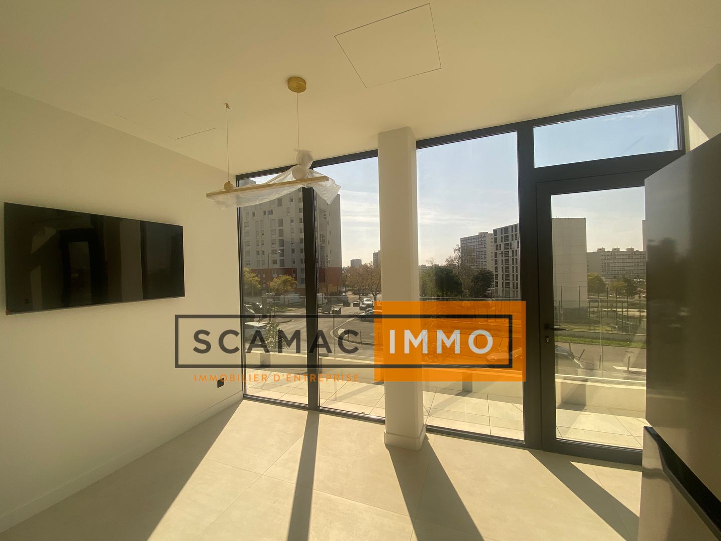 local d'activités de 208m², Marseille 14 (Bouches-du-Rhône)