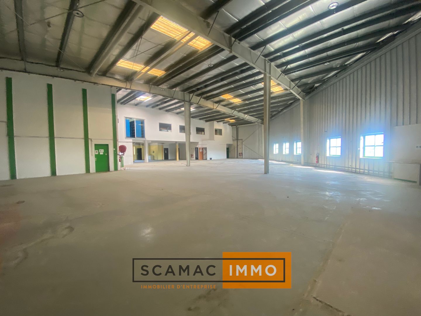 local d'activités de 890m², La Ciotat (Bouches-du-Rhône)