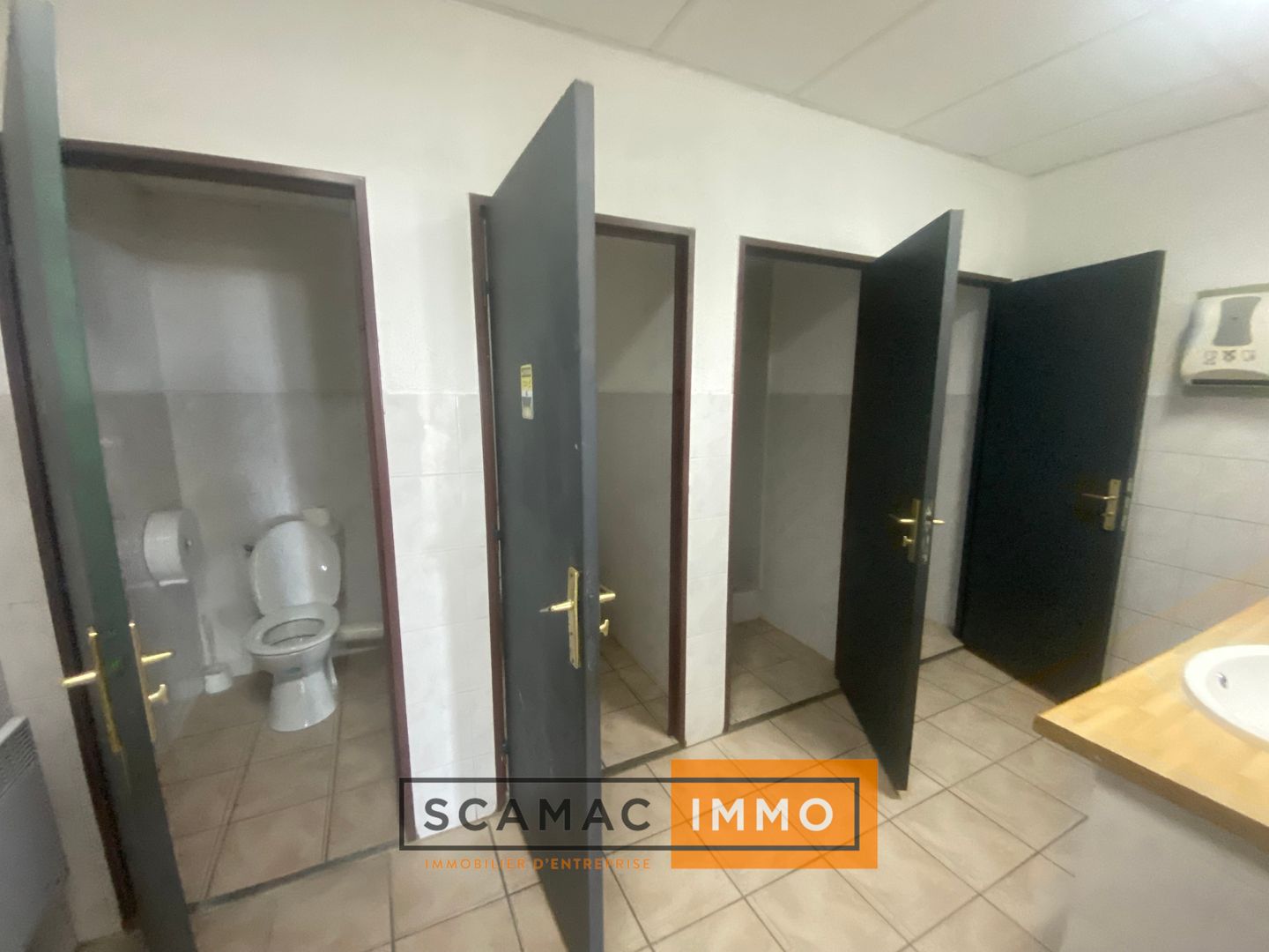 local d'activités de 890m², La Ciotat (Bouches-du-Rhône)