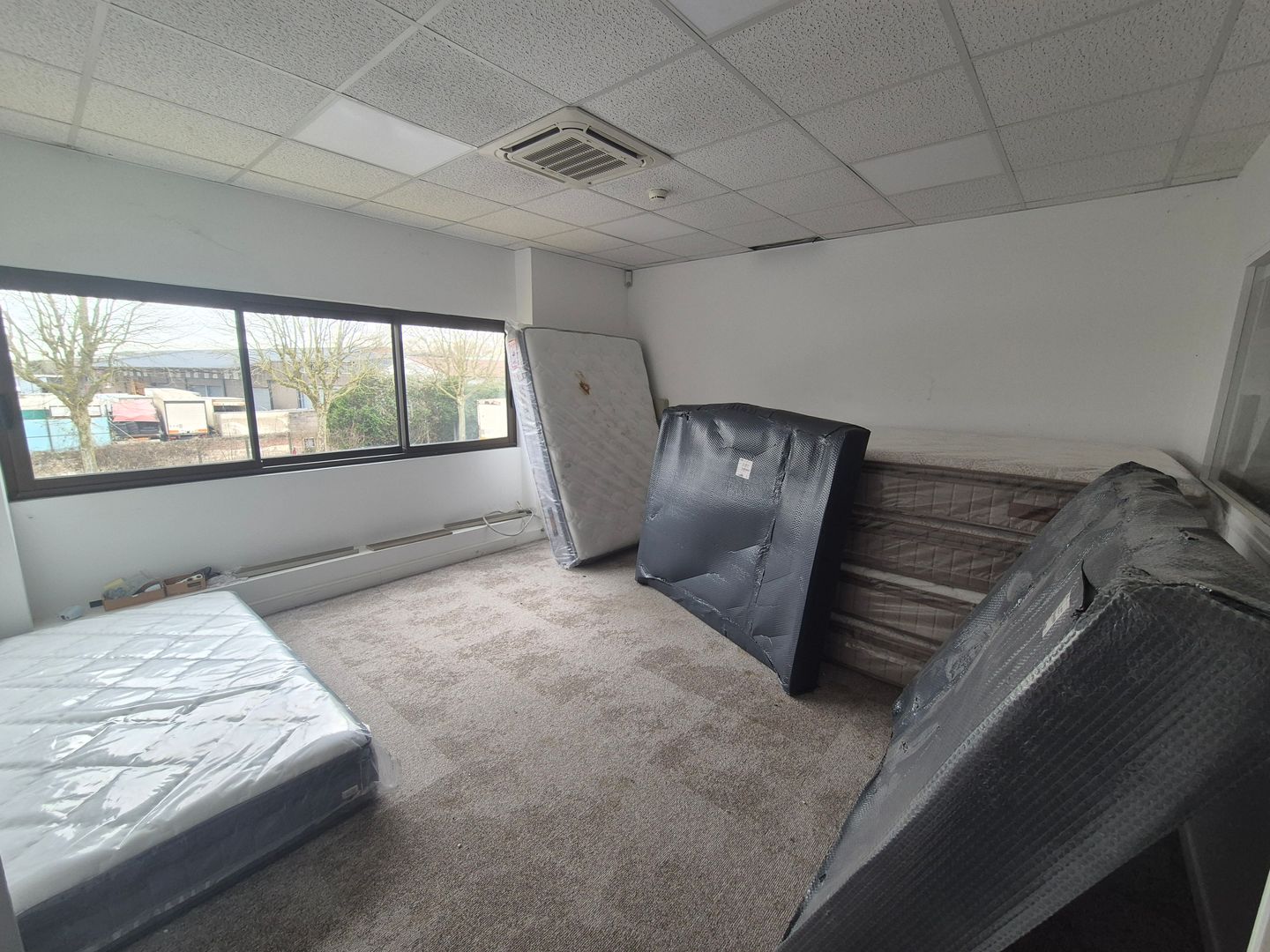 local d'activités de 611m², Saint-Soupplets (Seine-et-Marne)