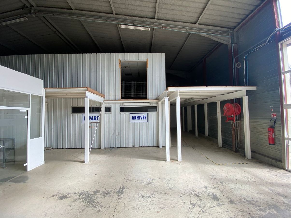 entrepôt de 1&nbsp;248m², Chanteloup-les-Vignes (Yvelines)