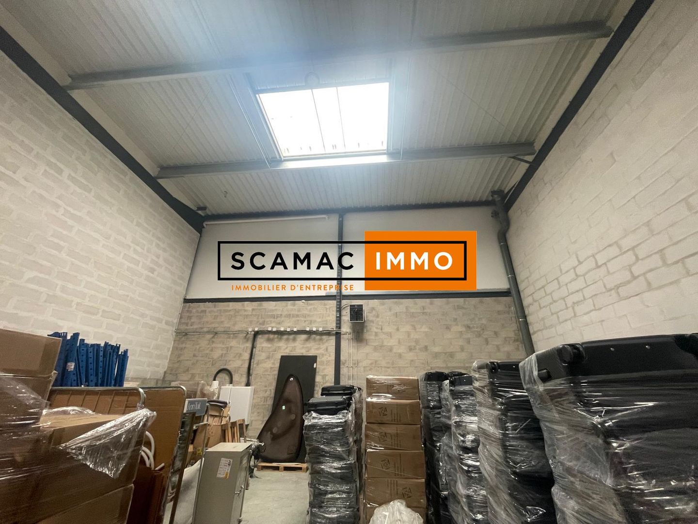 entrepôt de 200m², Flins-sur-Seine (Yvelines)