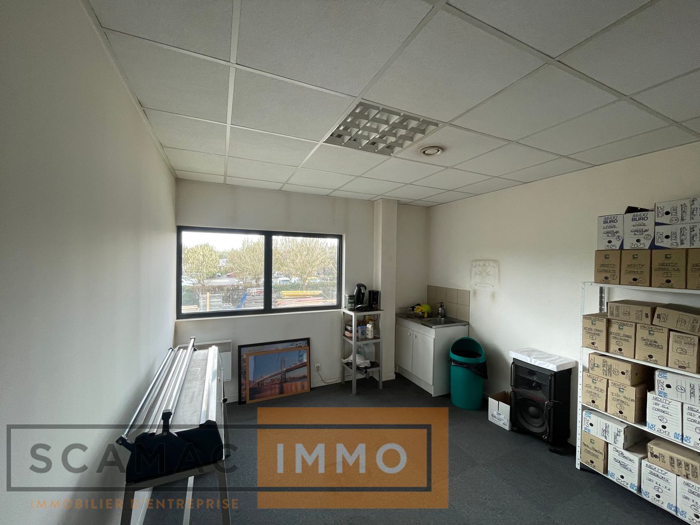 local d'activités de 568m², Saint-Pierre-du-Perray (Essonne)