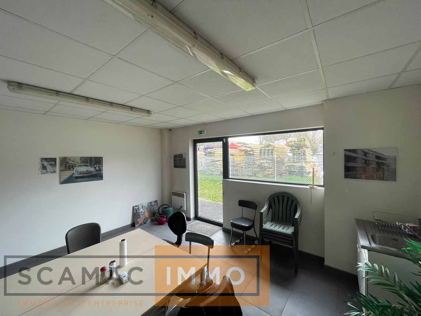 local d'activités de 568m², Saint-Pierre-du-Perray (Essonne)