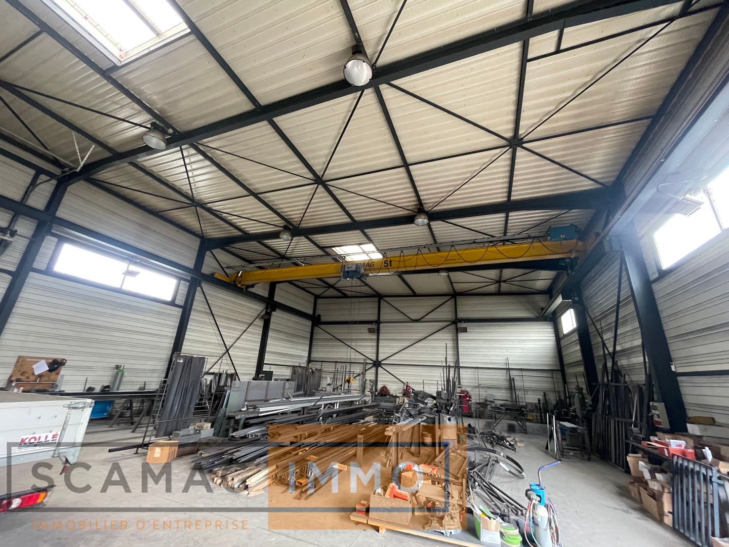 local d'activités de 568m², Saint-Pierre-du-Perray (Essonne)
