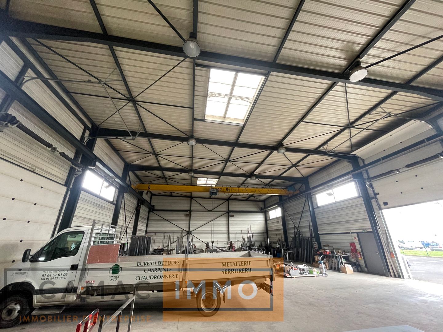 local d'activités de 568m², Saint-Pierre-du-Perray (Essonne)