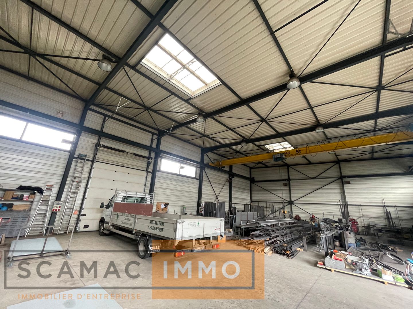 local d'activités de 568m², Saint-Pierre-du-Perray (Essonne)