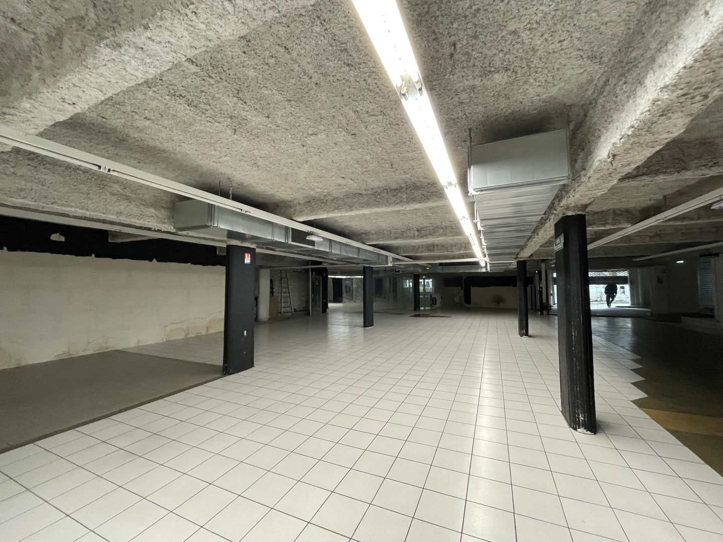 local commercial de 598m², Chaville (Hauts-de-Seine)