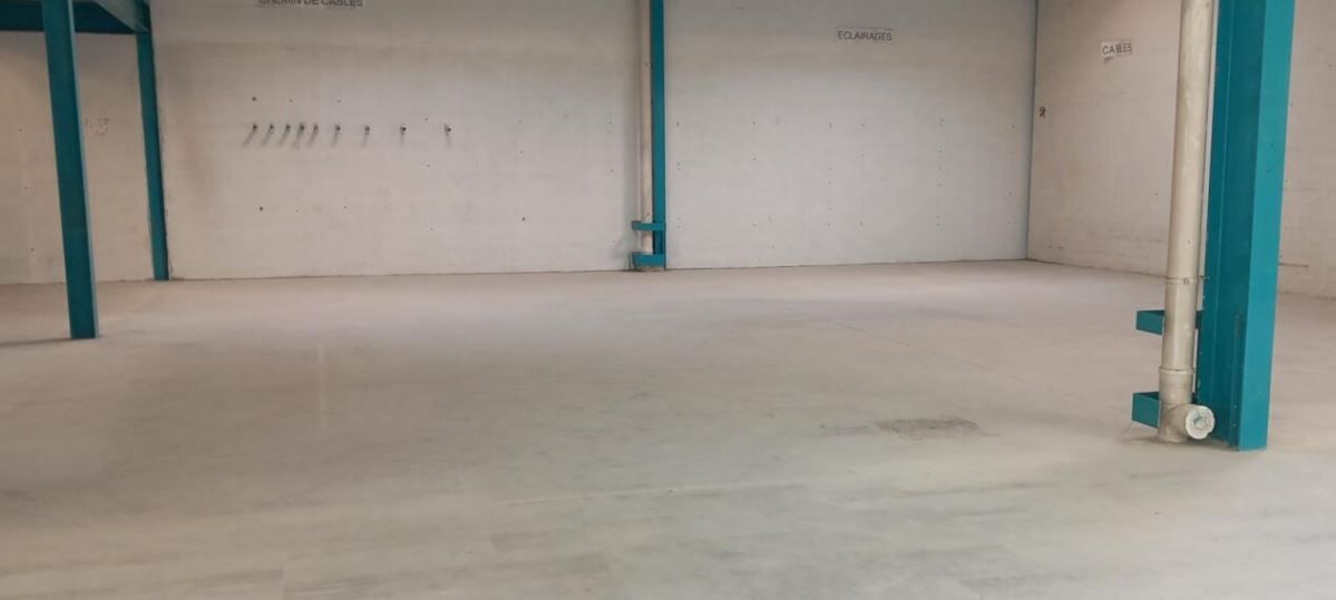 entrepôt de 458m², Tremblay-en-France (Seine-Saint-Denis)