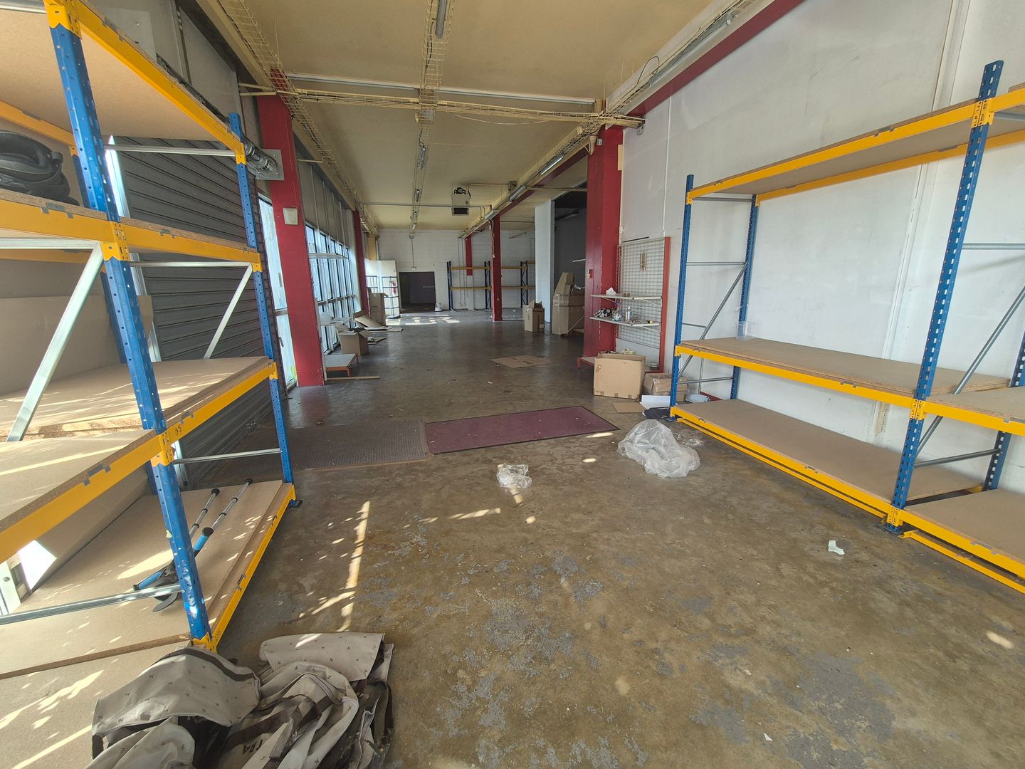 local d'activités de 350m², Roissy-en-France (Val-d'Oise)