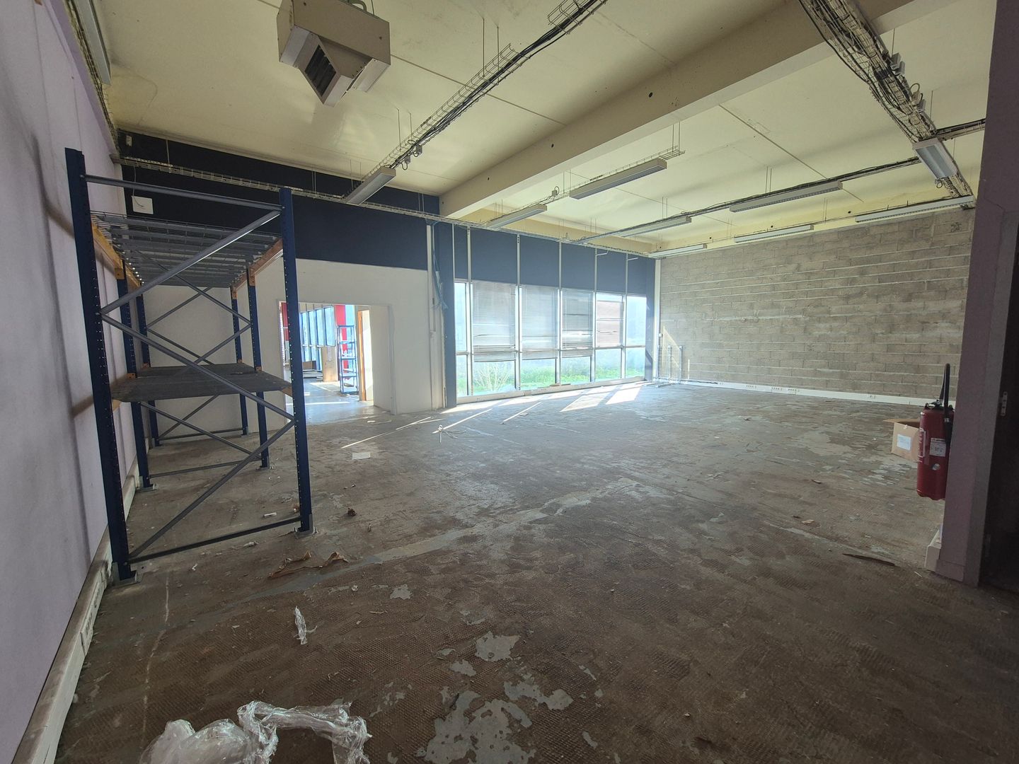 local d'activités de 350m², Roissy-en-France (Val-d'Oise)