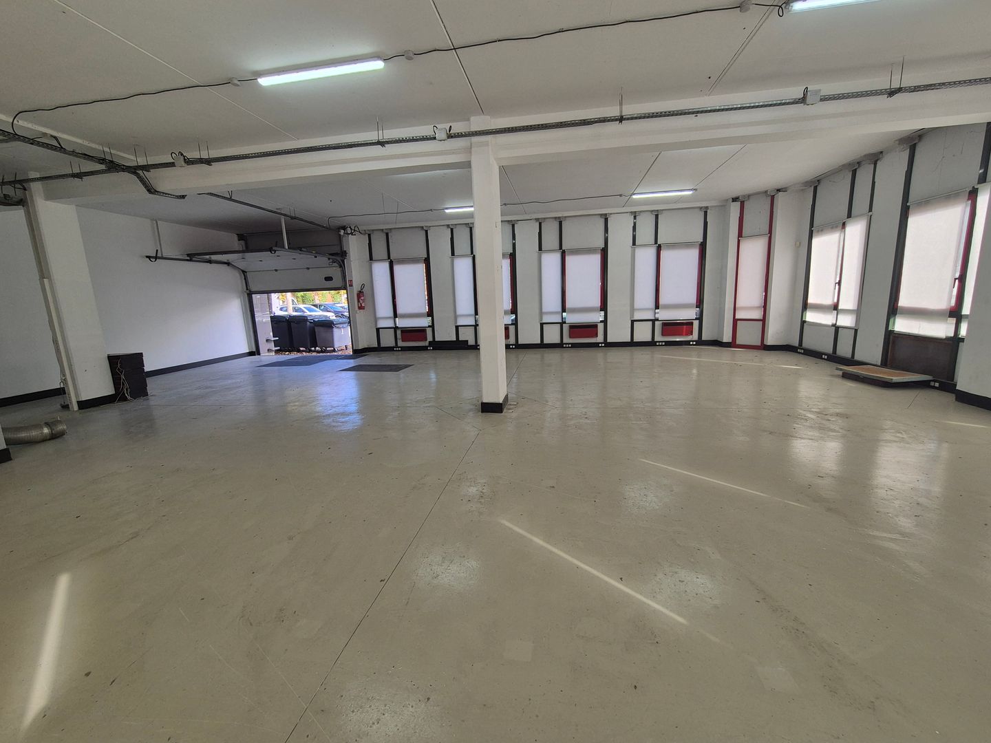 local d'activités de 325m², Roissy-en-France (Val-d'Oise)
