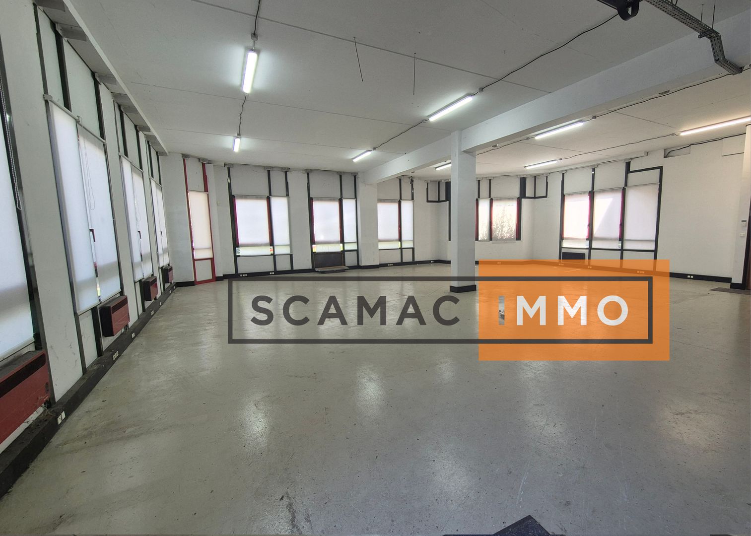 local d'activités de 325m², Roissy-en-France (Val-d'Oise)