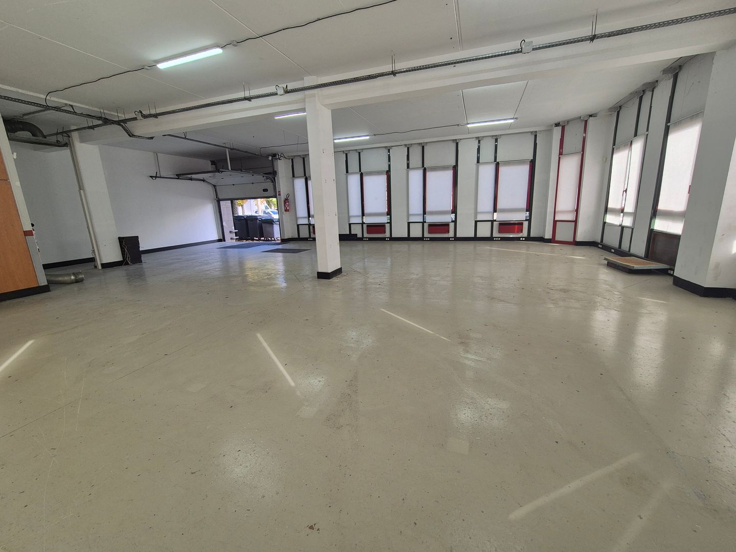 local d'activités de 325m², Roissy-en-France (Val-d'Oise)