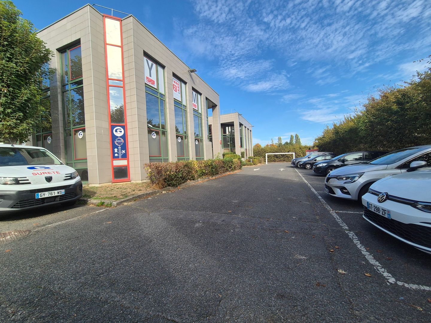 local d'activités de 325m², Roissy-en-France (Val-d'Oise)