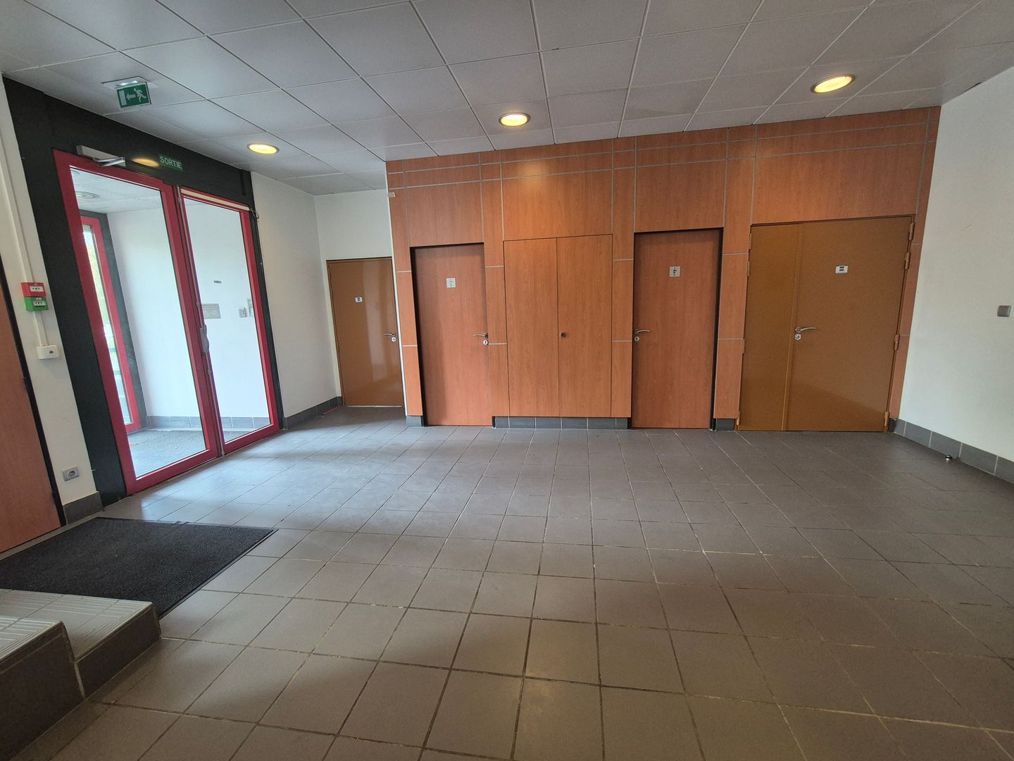 local d'activités de 325m², Roissy-en-France (Val-d'Oise)