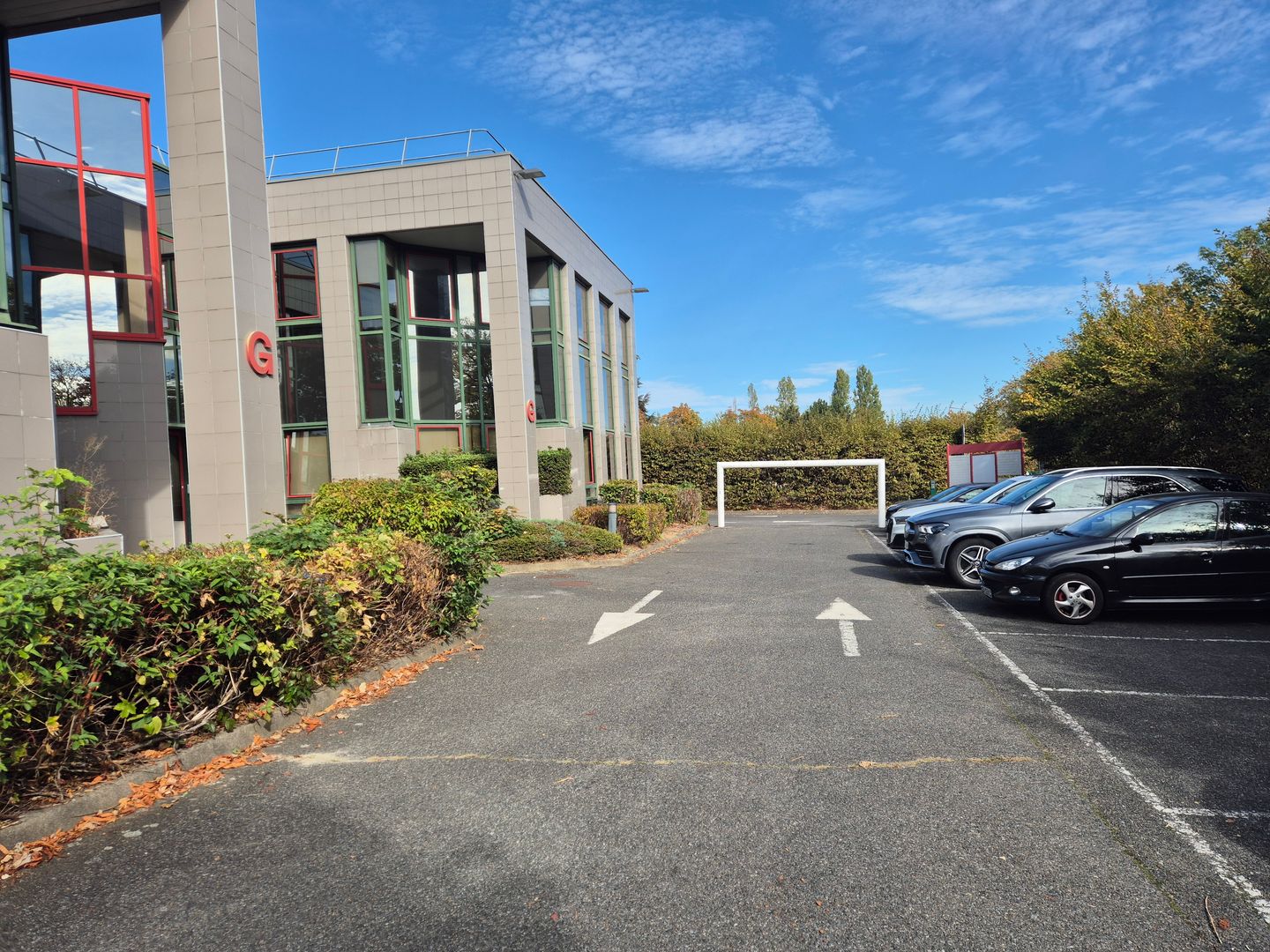 local d'activités de 325m², Roissy-en-France (Val-d'Oise)