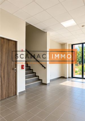 local d'activités de 1 211m², Saint-Ouen-l'Aumône (Val-d'Oise)