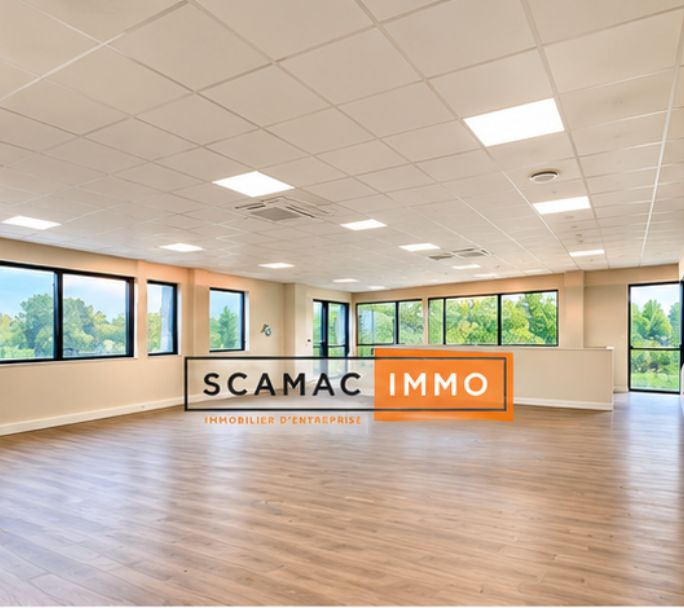 local d'activités de 1 211m², Saint-Ouen-l'Aumône (Val-d'Oise)