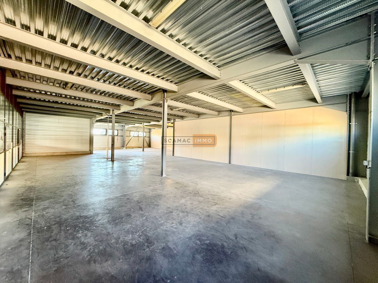 entrepôt de 370m², Fréjus (Var)