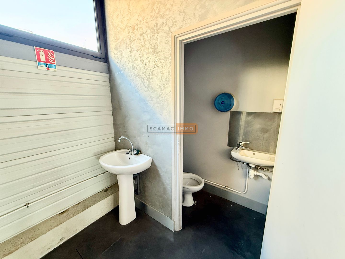 entrepôt de 370m², Fréjus (Var)