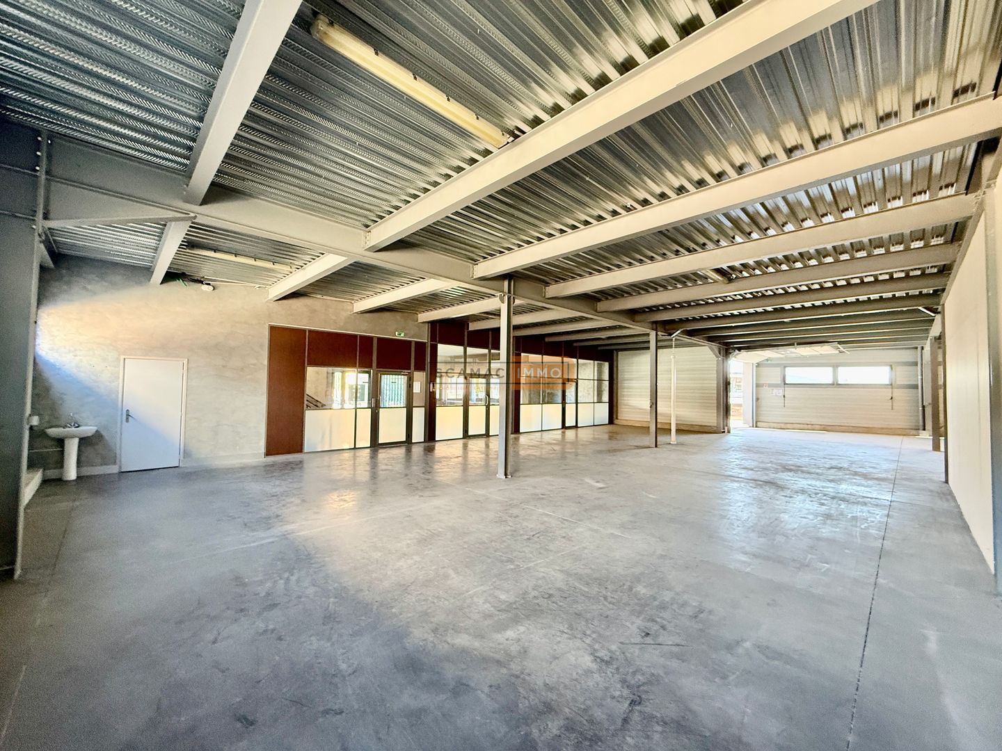 entrepôt de 370m², Fréjus (Var)