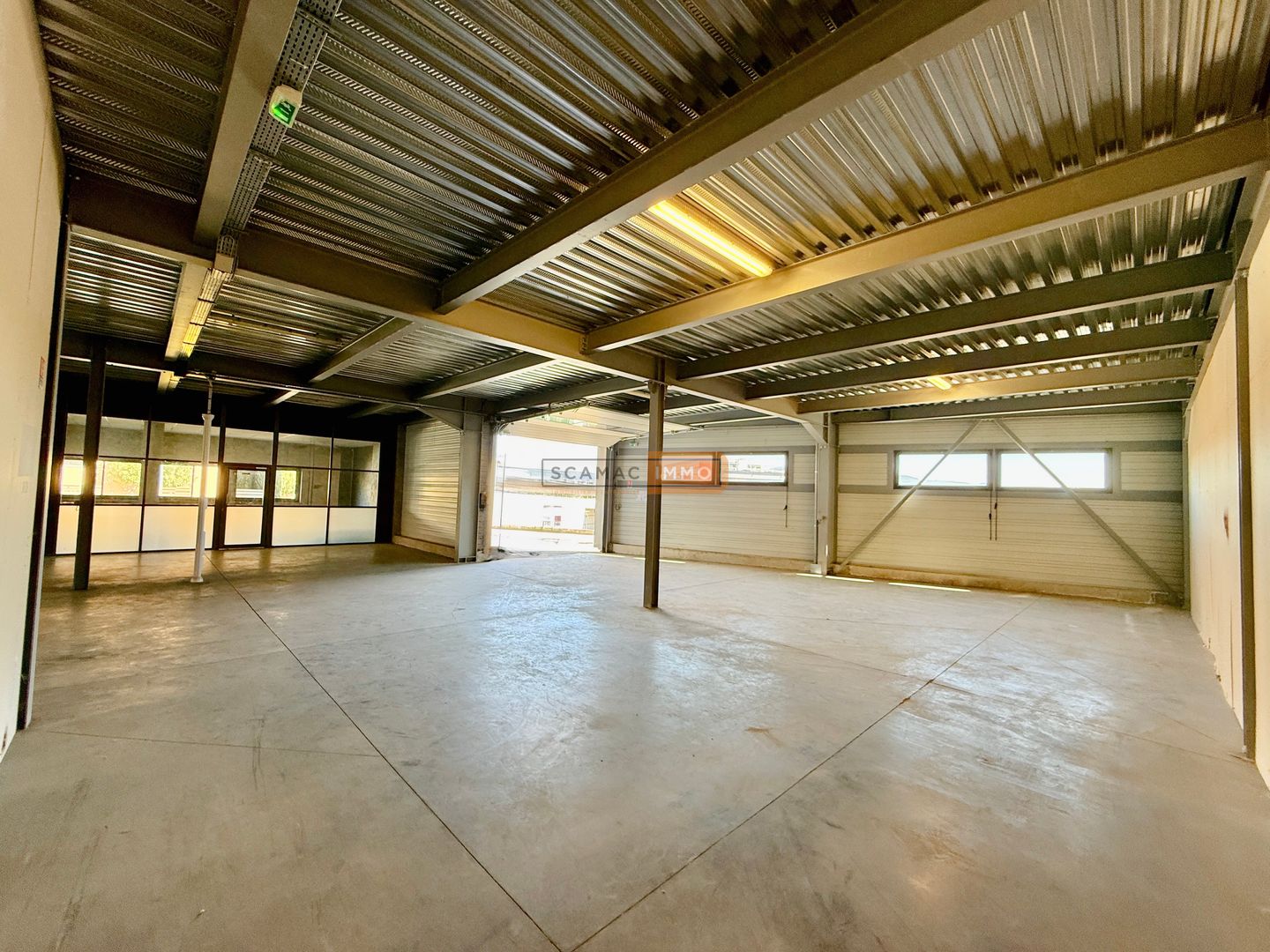 entrepôt de 370m², Fréjus (Var)