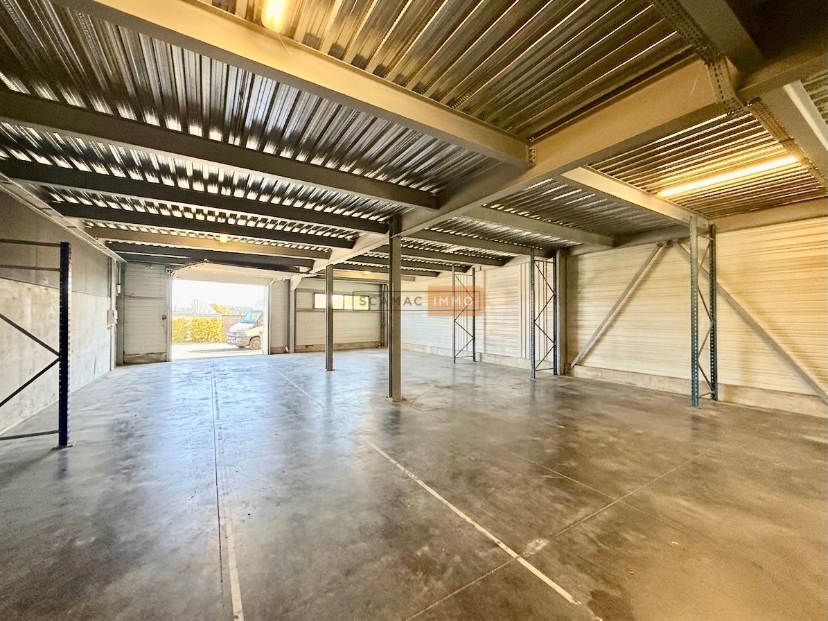 entrepôt de 230m², Fréjus (Var)