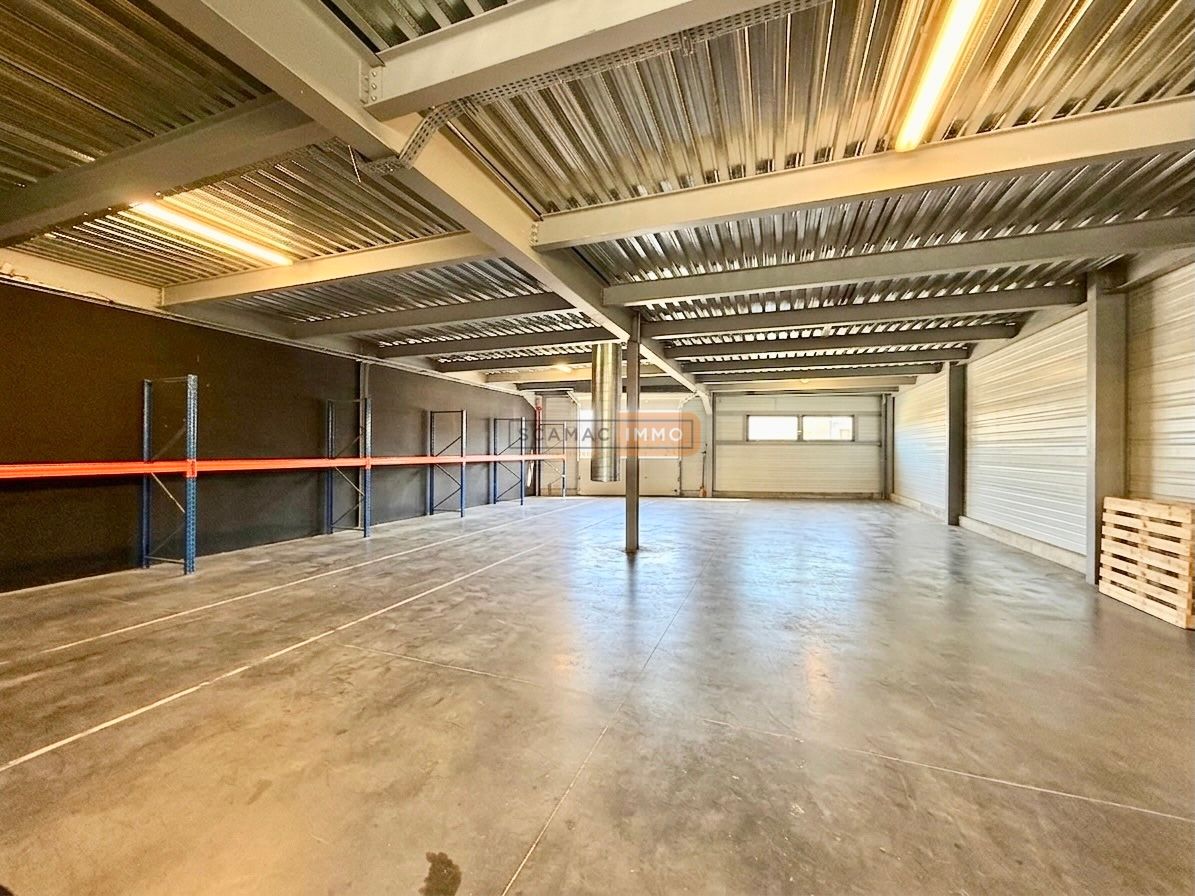 entrepôt de 230m², Fréjus (Var)