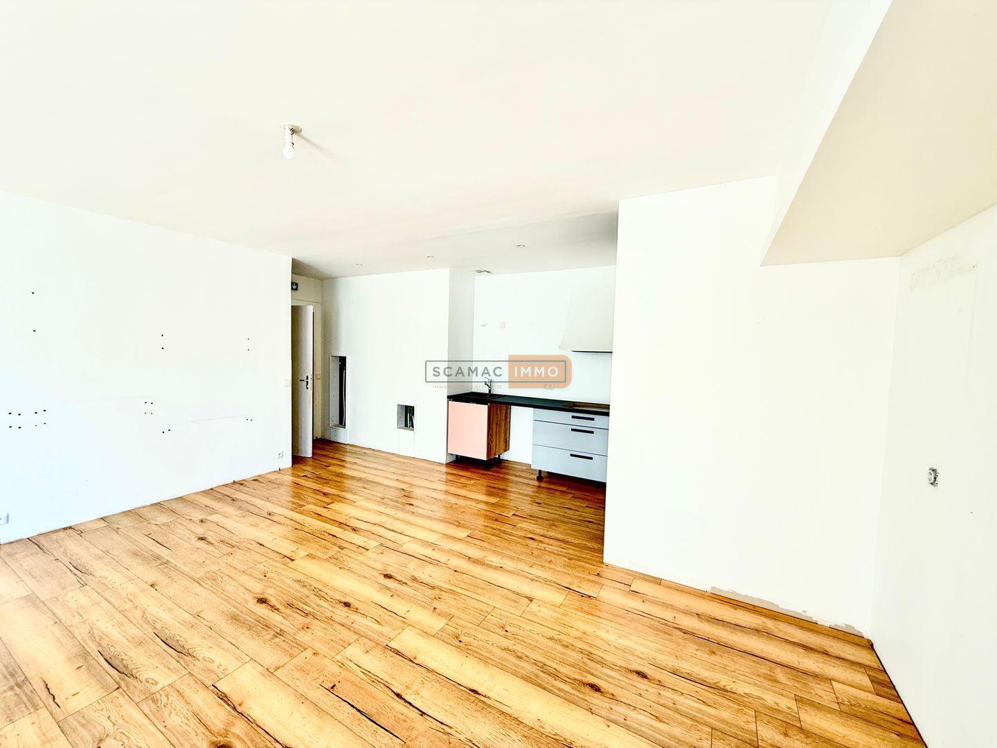 local d'activités de 461m², Trans-en-Provence (Var)