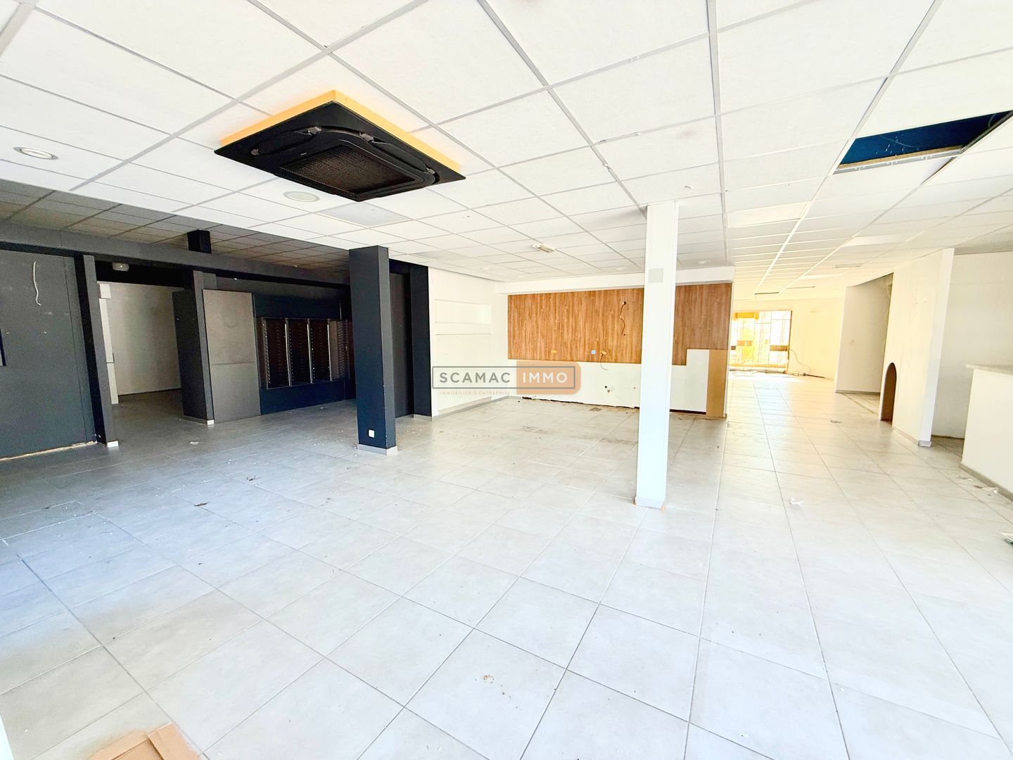 local d'activités de 461m², Trans-en-Provence (Var)