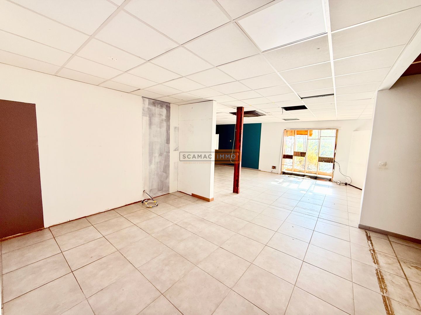 local d'activités de 461m², Trans-en-Provence (Var)