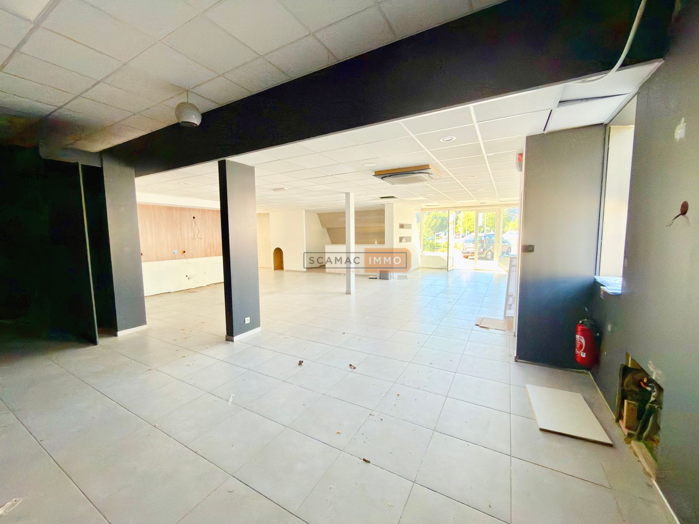 local d'activités de 461m², Trans-en-Provence (Var)