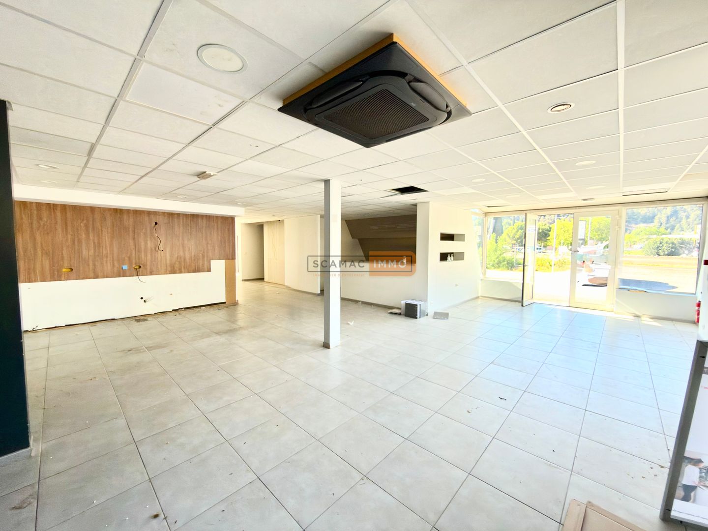 local d'activités de 461m², Trans-en-Provence (Var)