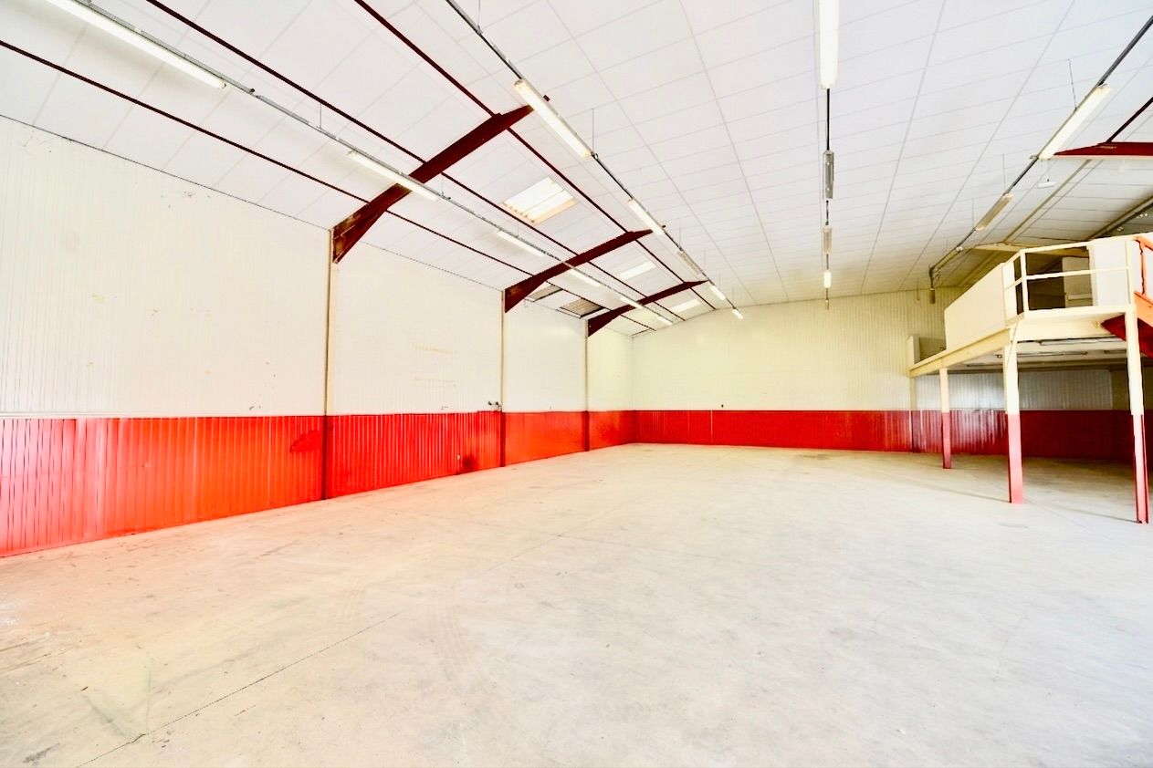 local d'activités de 515m², Fréjus (Var)