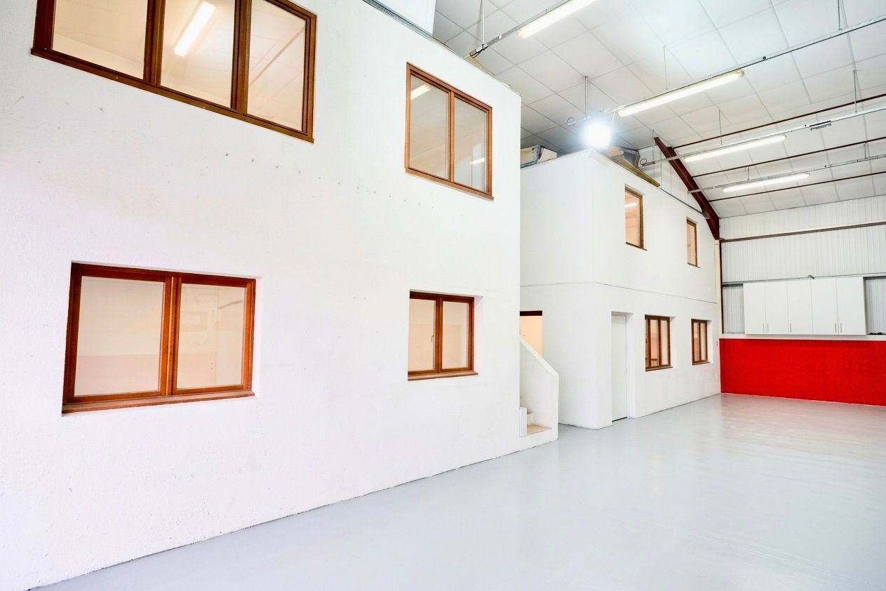 local d'activités de 515m², Fréjus (Var)