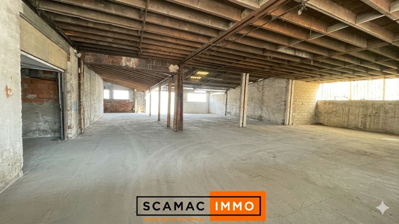 locaux mixtes de 740m², Méréville (Essonne)