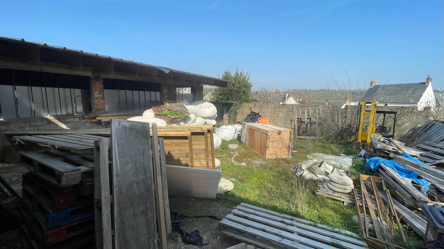 locaux mixtes de 740m², Méréville (Essonne)