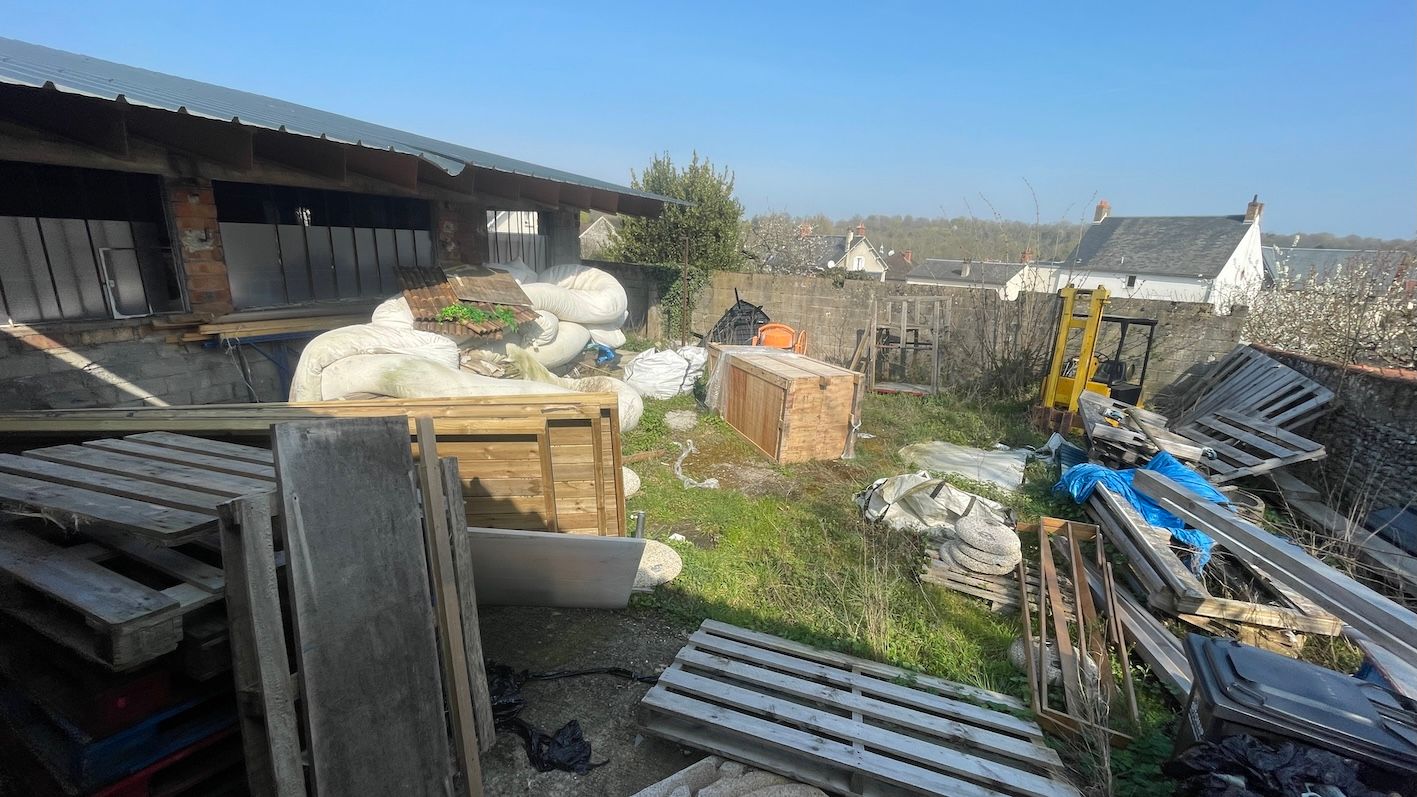 locaux mixtes de 740m², Méréville (Essonne)