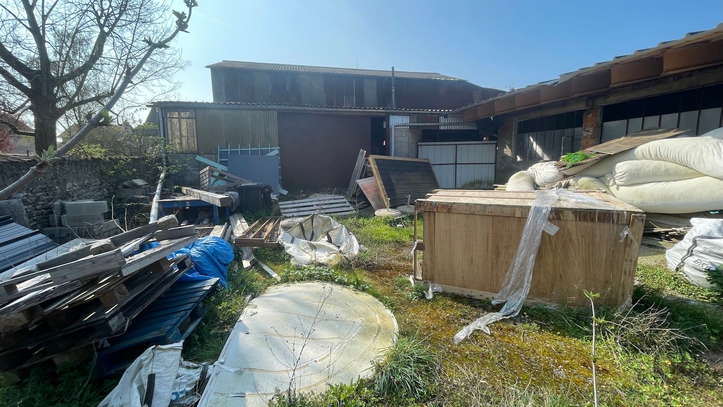 locaux mixtes de 740m², Méréville (Essonne)