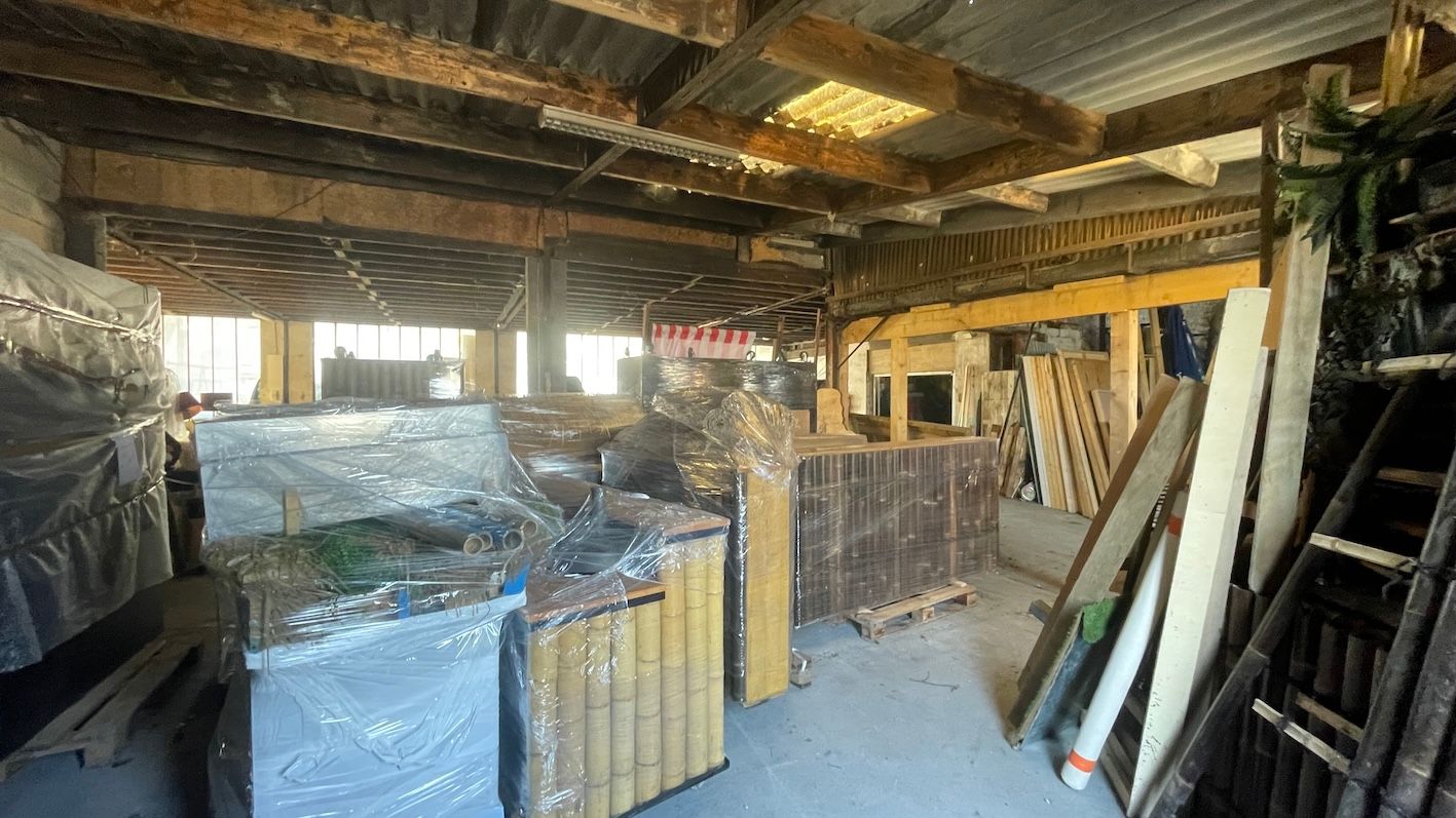 locaux mixtes de 740m², Méréville (Essonne)