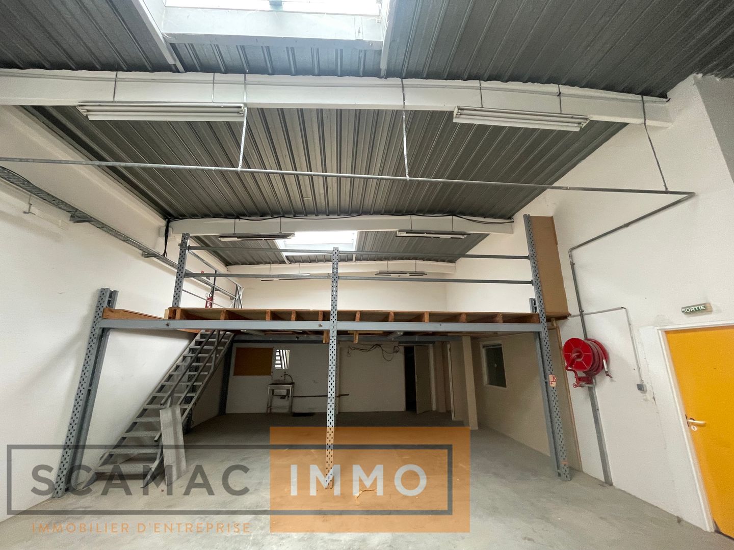 local d'activités de 250m², Bondoufle (Essonne)
