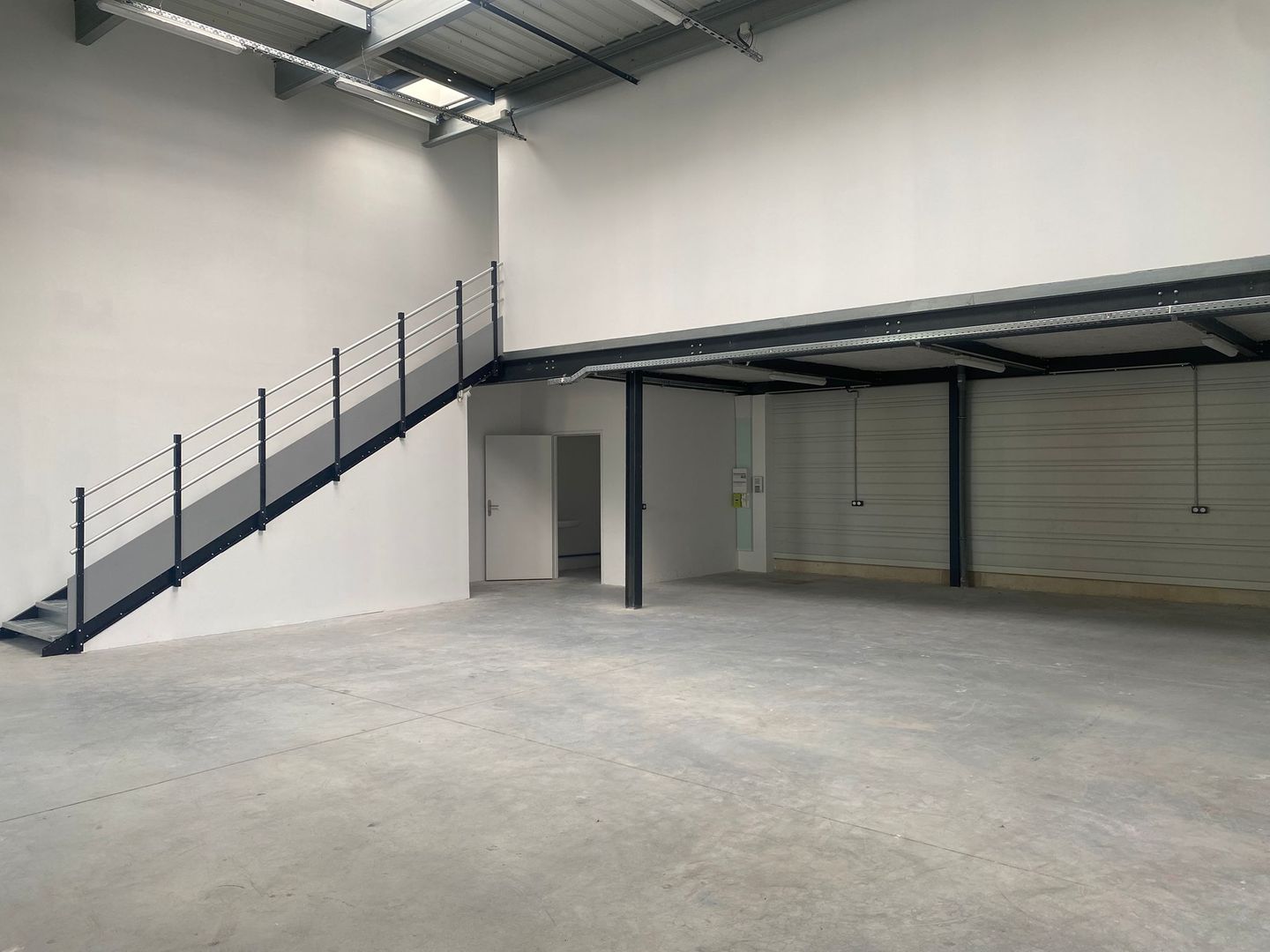 entrepôt de 200m², Stains (Seine-Saint-Denis)