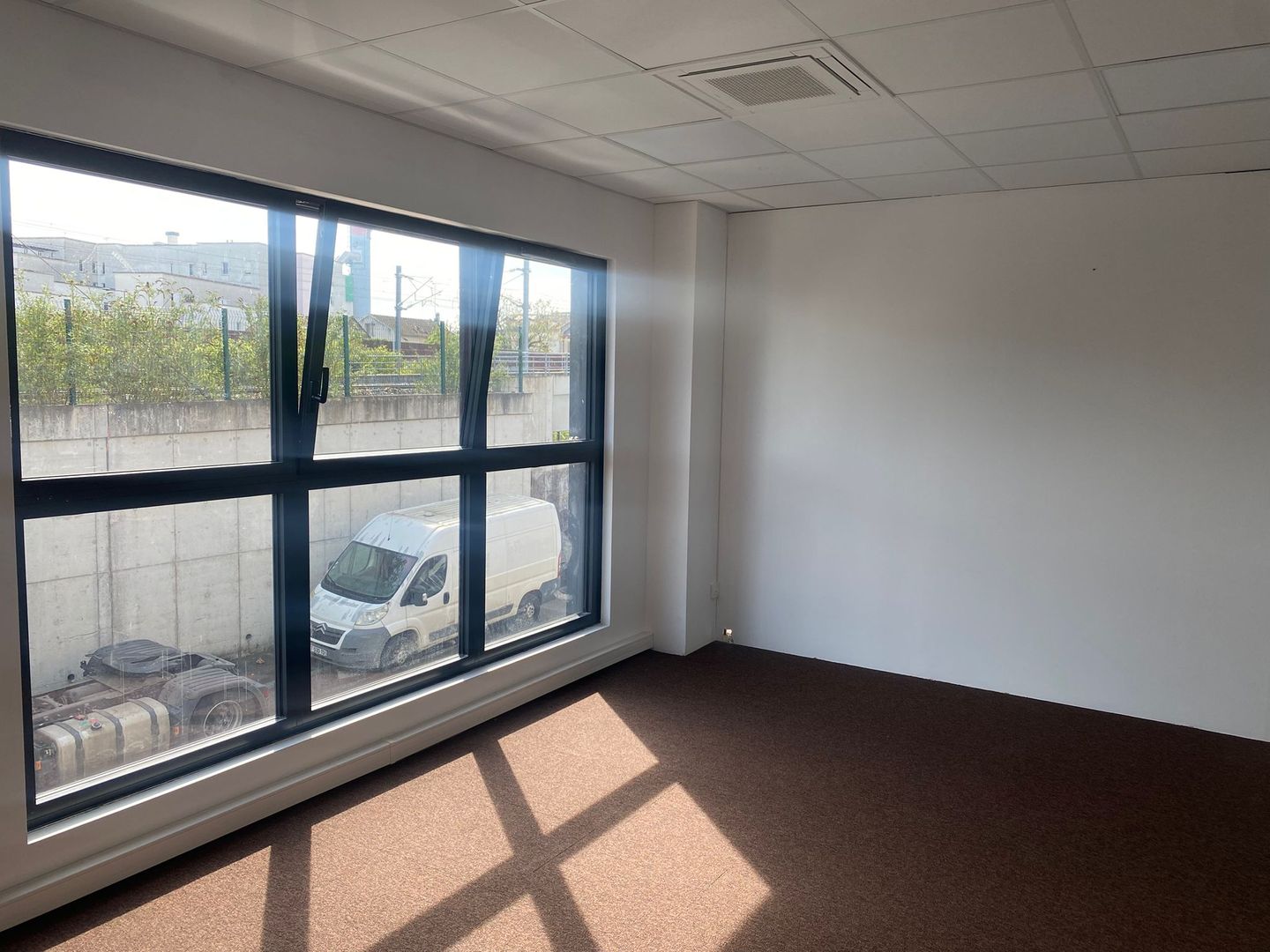 entrepôt de 200m², Stains (Seine-Saint-Denis)