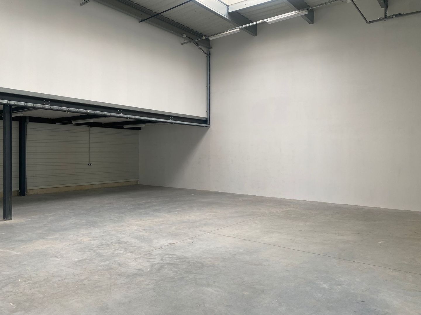 entrepôt de 200m², Stains (Seine-Saint-Denis)