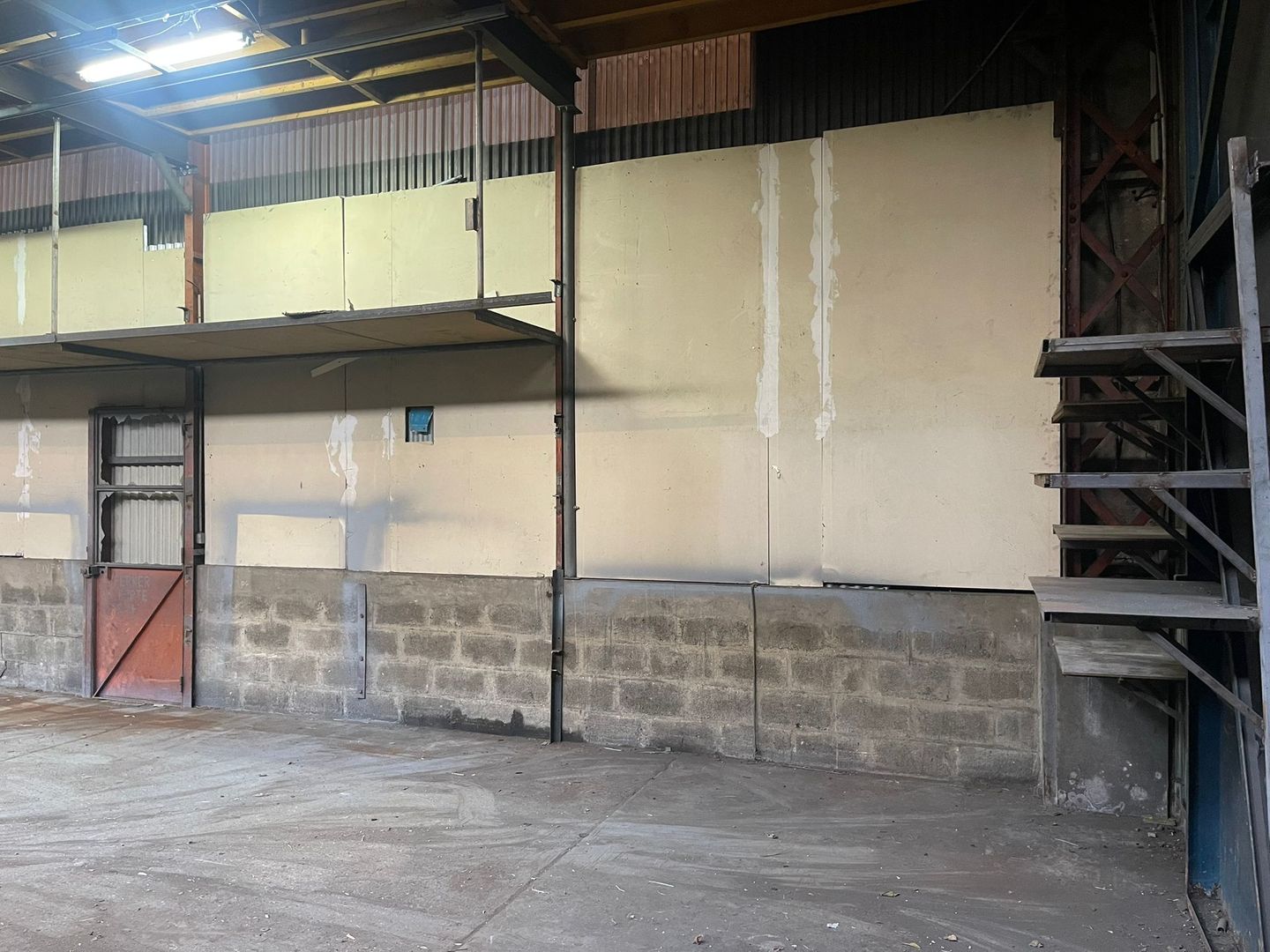 entrepôt de 210m², Aubervilliers (Seine-Saint-Denis)