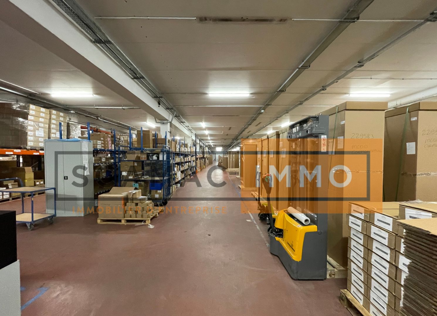 local d'activités de 4&nbsp;500m², Saint-Thibault-des-Vignes (Seine-et-Marne)