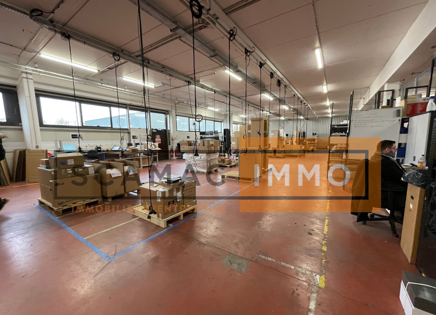 local d'activités de 4&nbsp;500m², Saint-Thibault-des-Vignes (Seine-et-Marne)