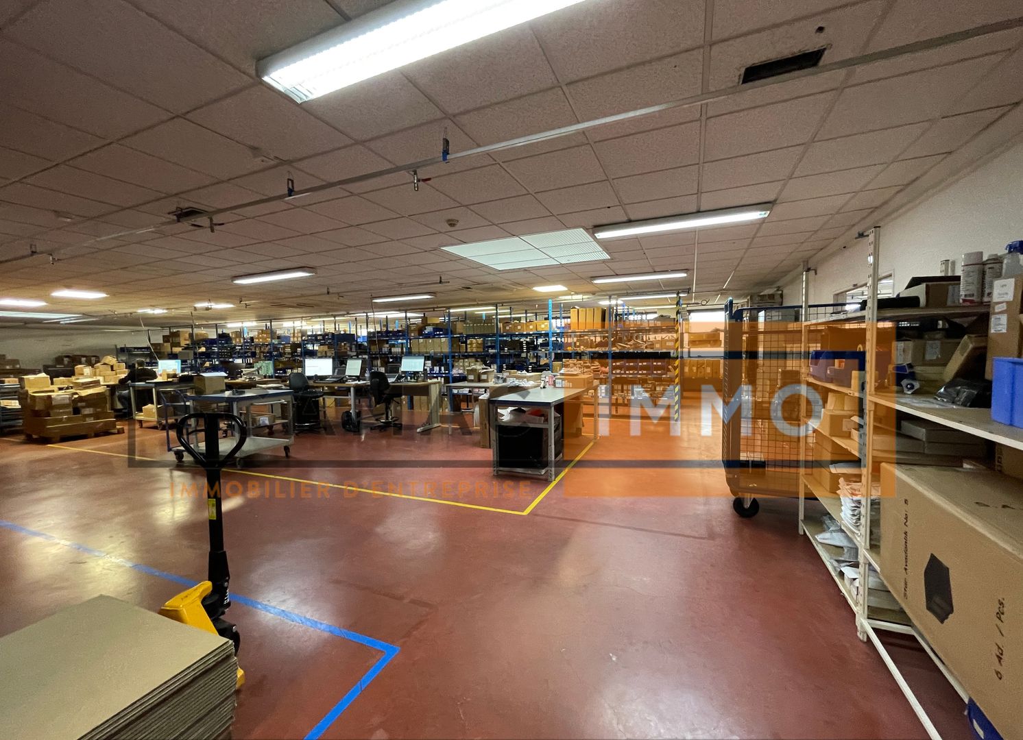 local d'activités de 4&nbsp;500m², Saint-Thibault-des-Vignes (Seine-et-Marne)